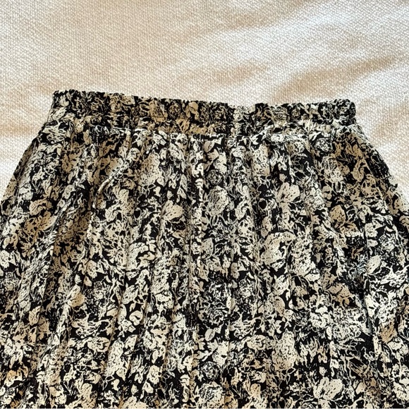 Floral Black and White Midi Skirt - Picture 2 of 4